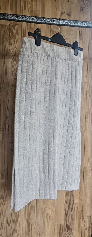 70% MERINO 30 % KAŠMIRA SVĀRKI GAIŠI PELĒKI PRIMADONNA 